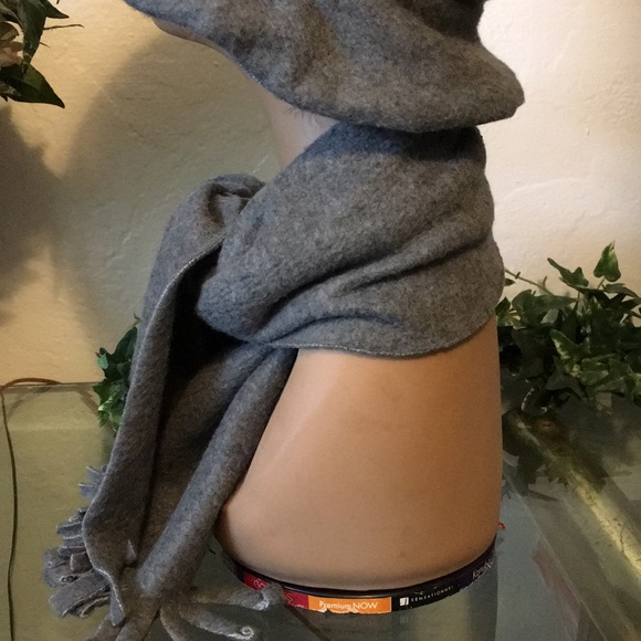 Reversible Wool Hat and Scarf Set - Picture 5 of 6